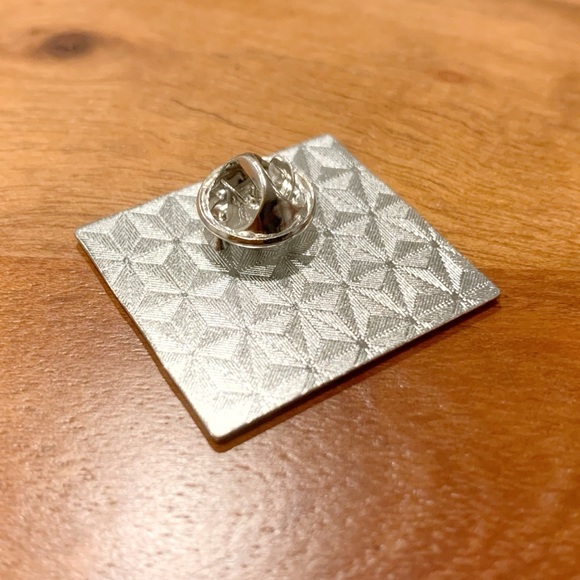 New Back & Body Hurts Pin Humor Funny - Picture 5 of 5